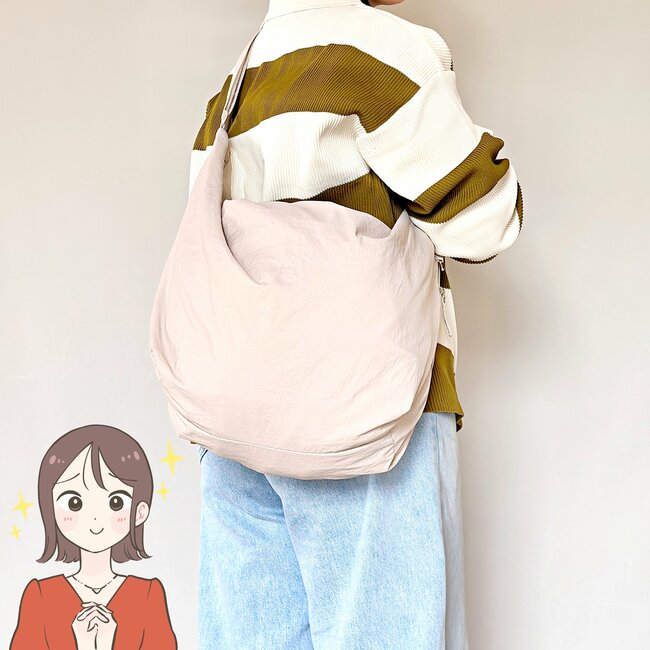 「2色買いしました」「高見えします」3COINSの“めちゃ軽バッグ”一泊分の荷物が入って優秀すぎる！「探していた理想のバッグ」
