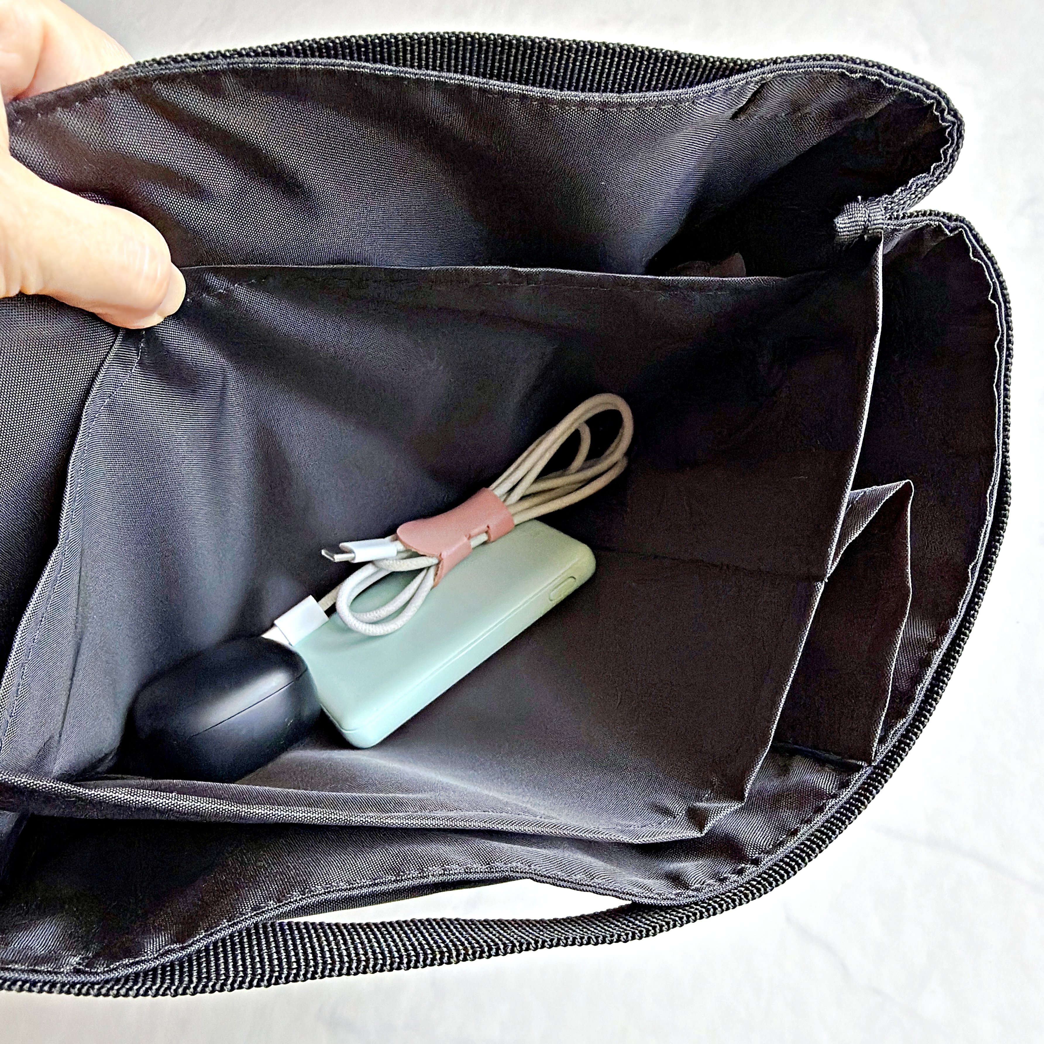 おくすり手帳や処方薬がまるっと入る!無印良品の“ポケットたくさん収納”が理想的すぎる「バラバラだった小物もスッキリ」「細かく分けられてごちゃごちゃしない」《購入レビュー》