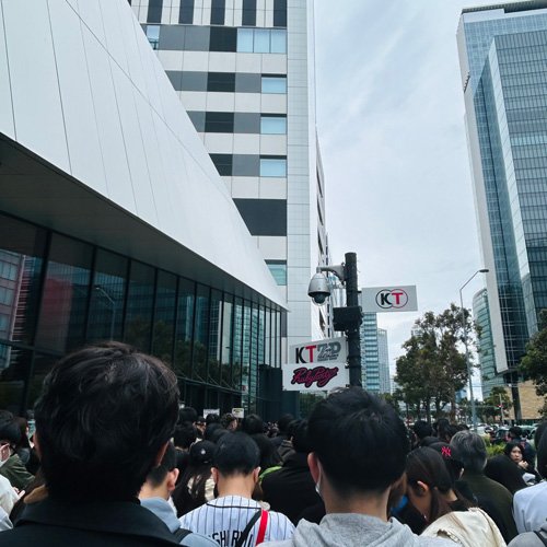 ラストライブ開演前の行列（筆者提供）