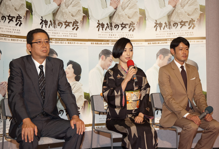 NHK土曜ドラマスペシャル「神様の女房」完成会見<br />「演技に煮詰まった時は『ONE PIECE』の話をして、二人で盛り上がっていました（笑）」