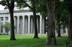 米、留学生ビザ制限を撤回　オンラインのみの学生