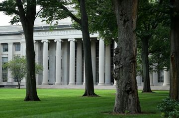 米、留学生ビザ制限を撤回　オンラインのみの学生