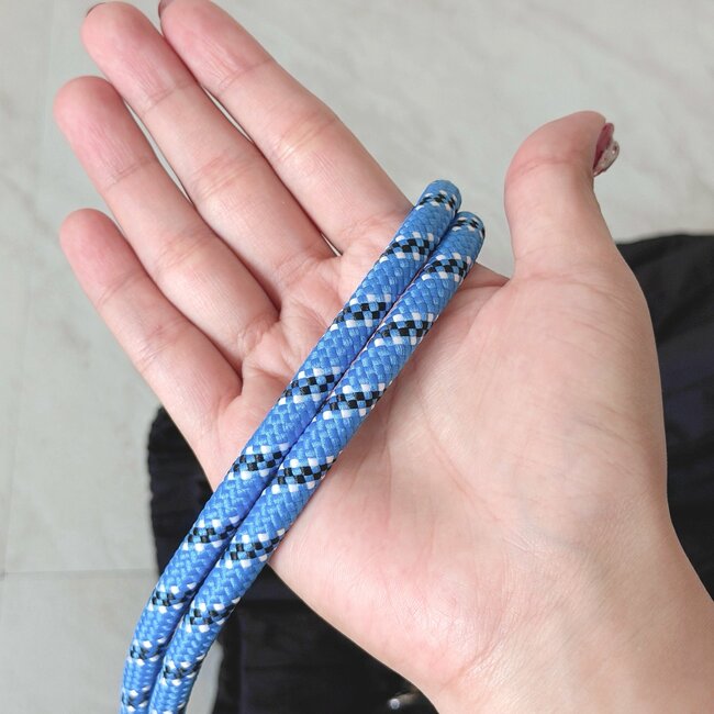 ペットボトルや折りたたみ傘がすっぽり！しまむらの「ガバッと開く大容量バッグ」ぽわんとしたフォルムが可愛い！《購入レビュー》