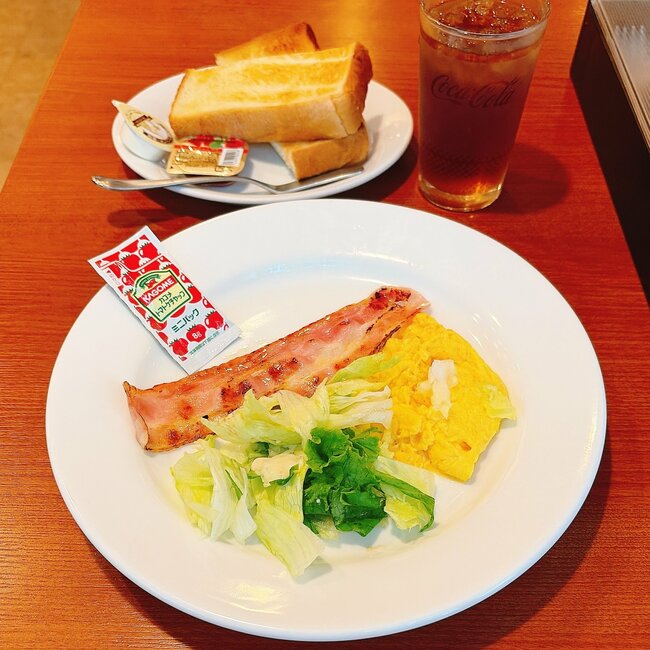 「コスパ良くて驚いた」デニーズの“550円モーニング”お得すぎて毎朝通いたい!「価格設定がおかしい」「結構なボリューム!」《実食レビュー》