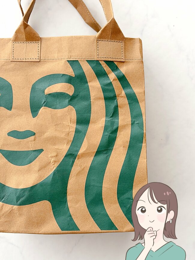 「めちゃくちゃ可愛いです！」スターバックスの“紙袋みたいなバッグ”デザインが好きすぎる！「欲しかったアイテム」「毎日愛用しています」