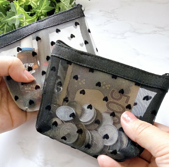 カードが50枚も入った！セリアの“大人かわいいポーチ”110円とは思えないオシャレさ！「2つ買っちゃった」「可愛いし優秀」《購入レビュー》