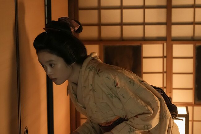 結婚初夜なのに…ロウソク持って仁王立ち！真実明かさぬ新妻に“異人の夫”が詰め寄った〈ばけばけ第67回〉