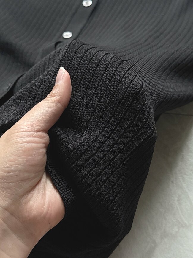 コスパ良すぎて全色欲しくなる！しまむらの「1639円トップス」着るだけで細見えするシルエットが素敵！