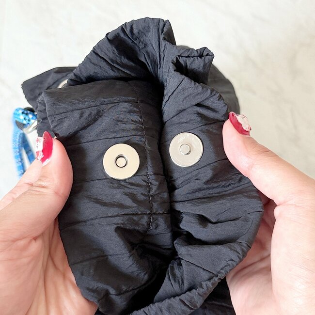 ペットボトルや折りたたみ傘がすっぽり！しまむらの「ガバッと開く大容量バッグ」ぽわんとしたフォルムが可愛い！《購入レビュー》