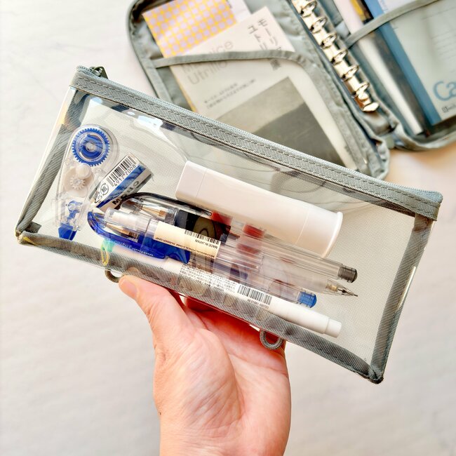 お薬手帳や処方薬がまるっと入る!無印良品の“ポケットたくさん収納ケース”通院グッズ入れにちょうどいい!「中がみやすくて、取り出しやすい」「マルチな収納ができる!」