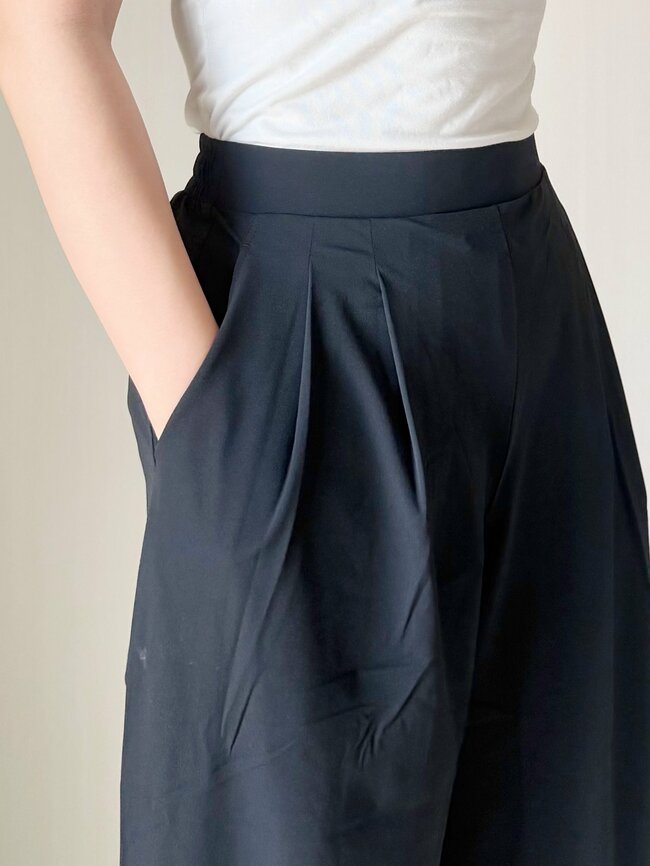 「2本買いました」「汗もすぐ乾く」ユニクロの“ひんやりワイドパンツ”あまりの快適さにビックリ！「着こなしが簡単」【購入レビュー】