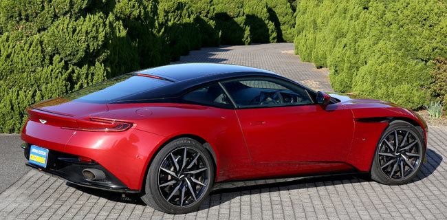 アストン マーティン db11