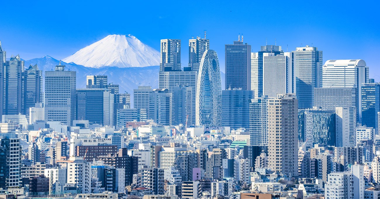 東京都心の高層ビル群と富士山の景色
