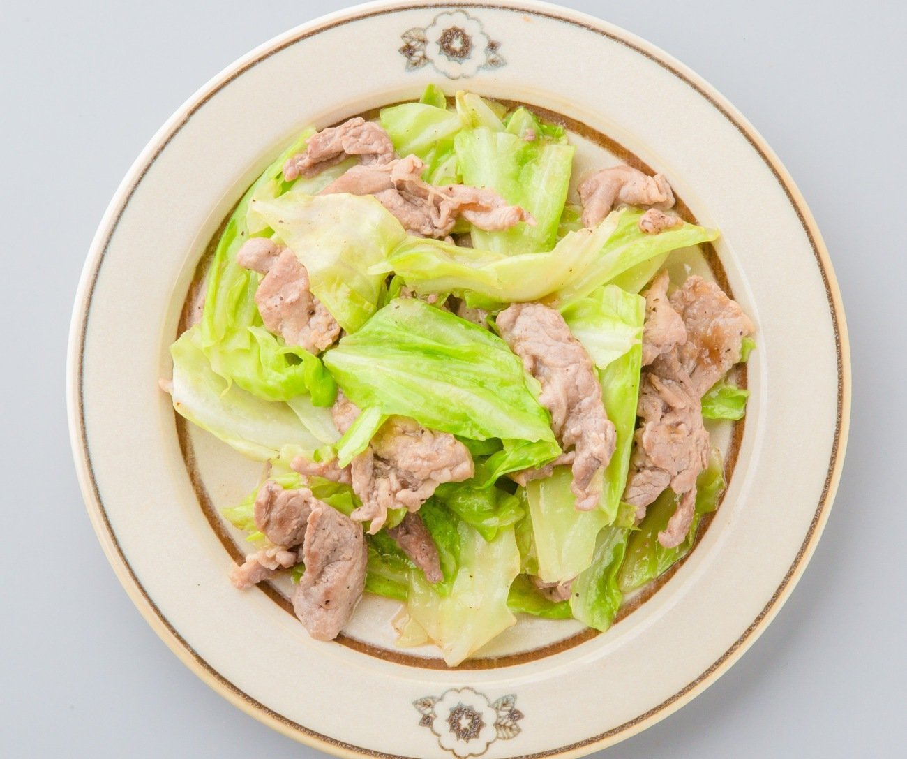 【はじめてのひとり暮らしに!】いちばん簡単で、失敗しない「肉野菜炒め」のレシピは?