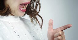 女性上司のパワハラに悩んだ契約社員が「自分を守る」ために決断した行動