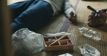女性下着を手にした高齢男性の遺体…解剖で判明した「まさかの死因」とは