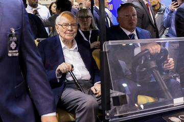 バフェット氏後継者、投資家の「特別扱い」は続くか
