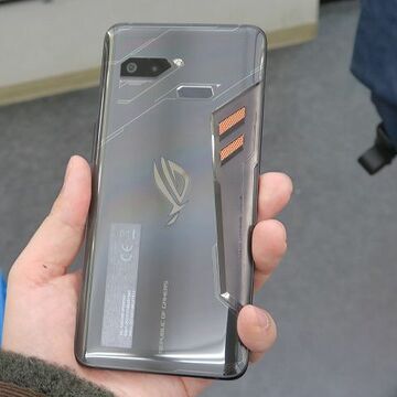 ASUSの最強ゲーミングスマホ「ROG Phone」の海外版がもうアキバで買える！