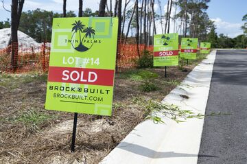 コロナ後の米経済回復、「赤い州」が優位