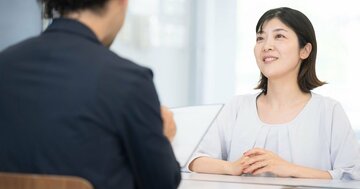 子育てで会社を休みがちな30代の女性。早退、欠勤の多さを理由に上司が退職を促したらパワハラになる?