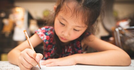 子どもの作文が劇的に変わる！表現力を伸ばす“魔法の遊び”とは？