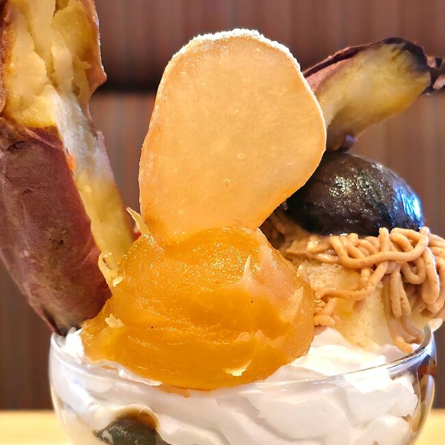 見た目のインパクトが強すぎる！ガストの“欲張りスイーツ”ボリューム感がすごいんです！