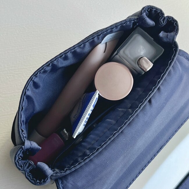 一度使ったら手放せない！アフタヌーンティーの「おしゃれ刺繍ポーチ」ミラー付きでサッとリップ直しできて嬉しい！