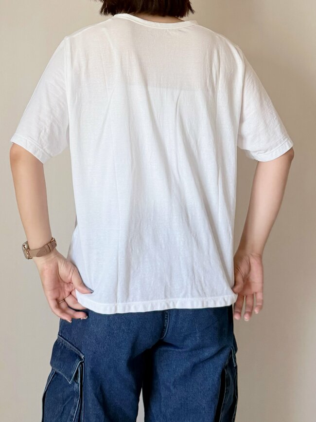 【無印良品】「リピ買いしました」990円の“着痩せトップス”まとめ買いして正解だった!「二の腕隠れる丈感」「何枚か買い足したい」《購入レビュー》