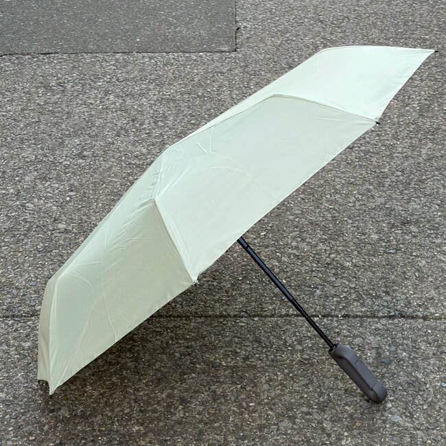 もう普通の傘に戻れない…3COINSの「天才レイングッズ」雨の日のストレスを減らせて嬉しい！「ありそうでなかった！」「すごく助かっています」