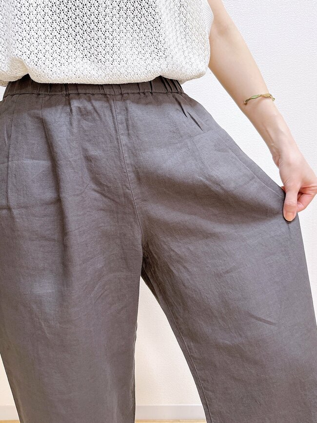 「全色買いました」無印良品の“リピーター続出ワイドパンツ”通気性バツグンで暑い日も快適！「夏のボトムはこれ一択」「毎年愛用しています」【購入レビュー】