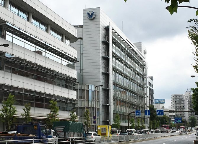 大正製薬本社。「4社のうち、最もネームバリューがあるので巻き添えにされたのでは」との同情論もある