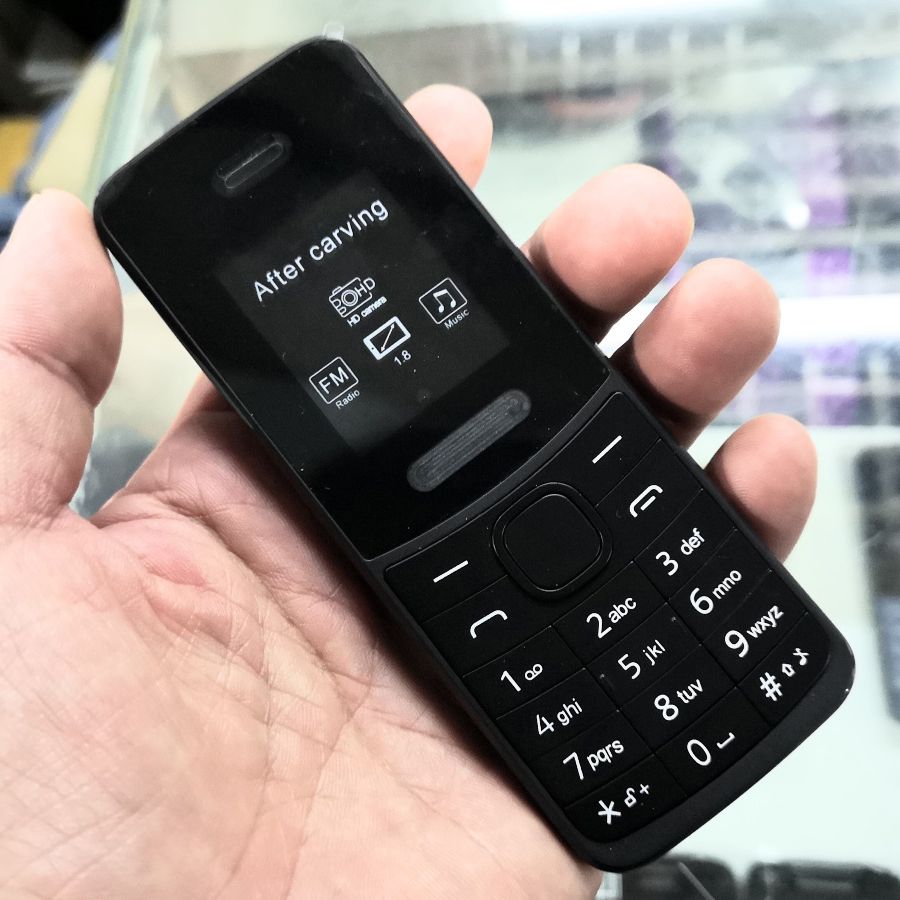 やっぱり深センに出てきたノキアの4Gケータイ「8110」のコピー品