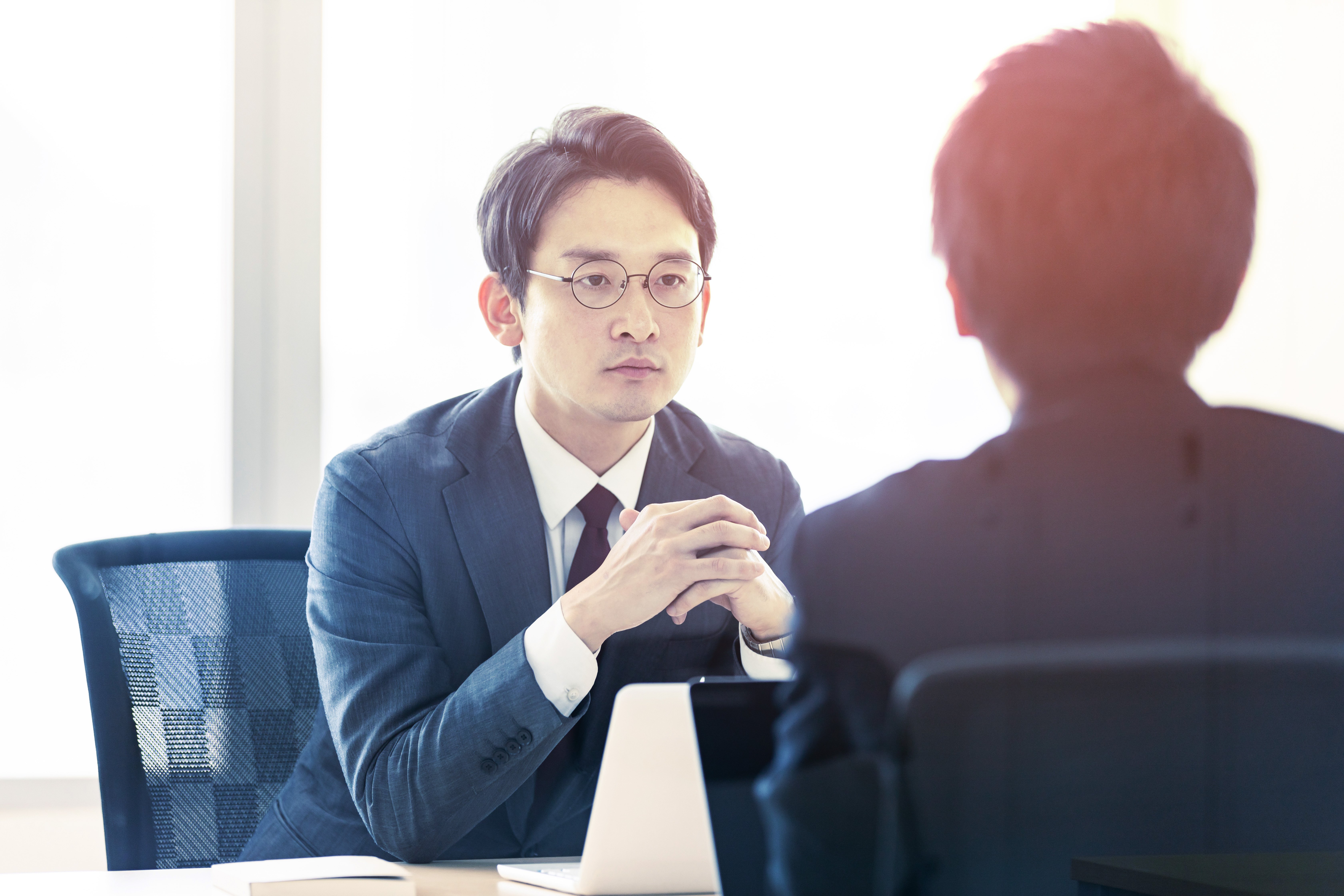 ウィズコロナ時代の「1on1」、部下の成長につながる「傾聴」とは?