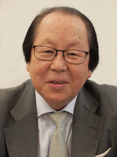 テレビや演芸の発展に伴走してきた「吉本で一番おもろない男」の半生記――吉野伊佐男・吉本興業会長インタビュー