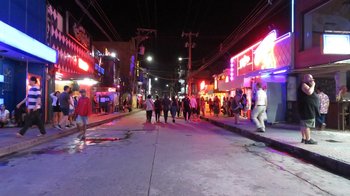 ドゥテルテ政権で浄化？韓流化が進むフィリピン最大の歓楽街の未来