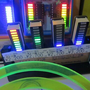 音声検知やイルミネーションで光る10セグLEDのステキアクセサリー