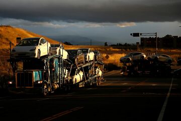 米政権のEV税額控除、不法移民増加のリスク＝メキシコ経済相