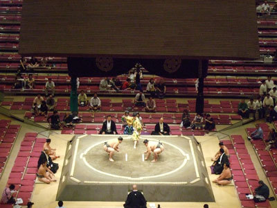 日馬富士事件で「ガチンコvs馴れ合い」が浮き彫りになった背景