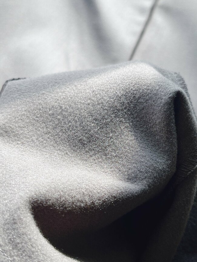 「痩せて見える!」「全色購入した」GUの“1990円ワイドパンツ”たっぷり着回せてコスパ抜群です!「脚の形が全く出ない!」