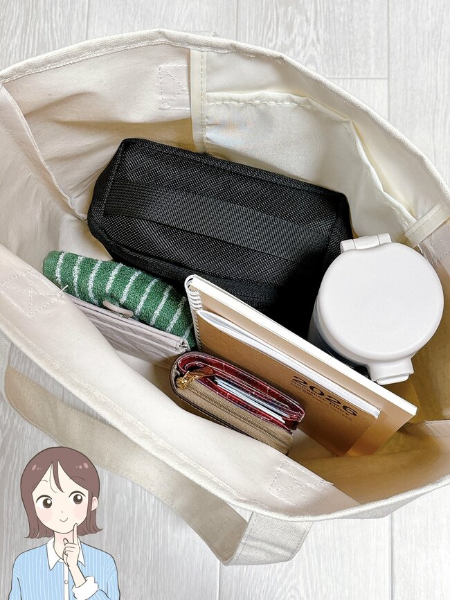 あと3つぐらい買い足したい！3COINSの「自立するポーチ」ポケットたくさんでスッキリ整理整頓できるんです！