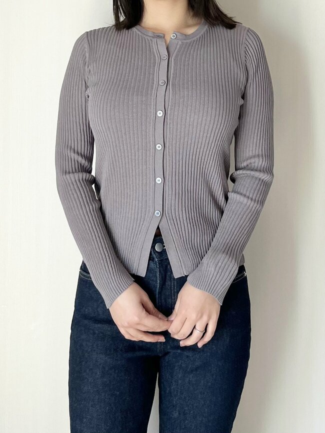 「着膨れすることなく最高」「色がめちゃくちゃ綺麗」GUの“細見えトップス”夏までたっぷり着回せてコスパ抜群!「体のラインを綺麗に細く見せてくれる」