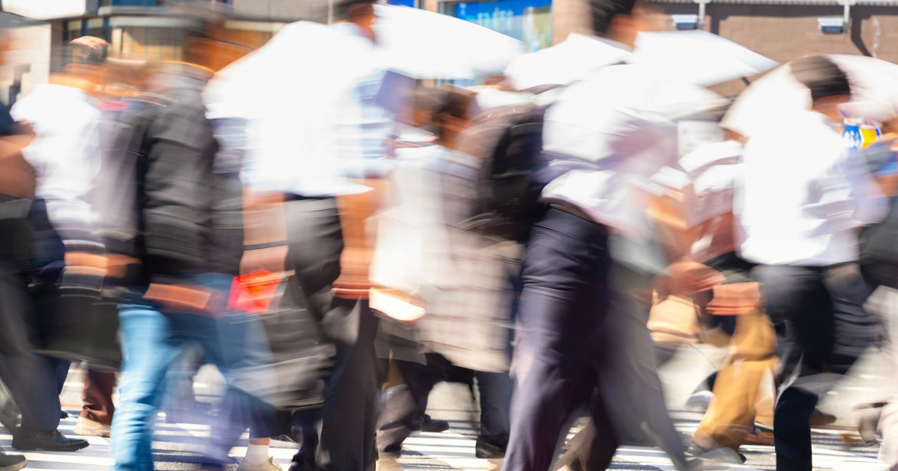 本当に望ましい実質賃金の上昇は、労働生産性の上昇によってもたらされるべきだ。それはどのようにして実現されるだろうか？