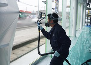 国立新美術館や大手スーパーなどが導入 ガラスコーティング剤で省エネを実現