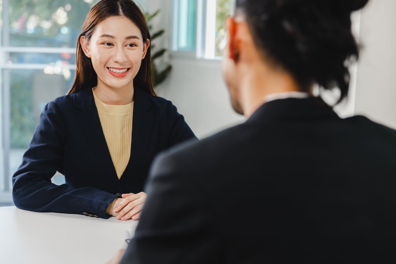 目上の人に話を聞くとき、ガチガチに緊張する! 解決策はある?