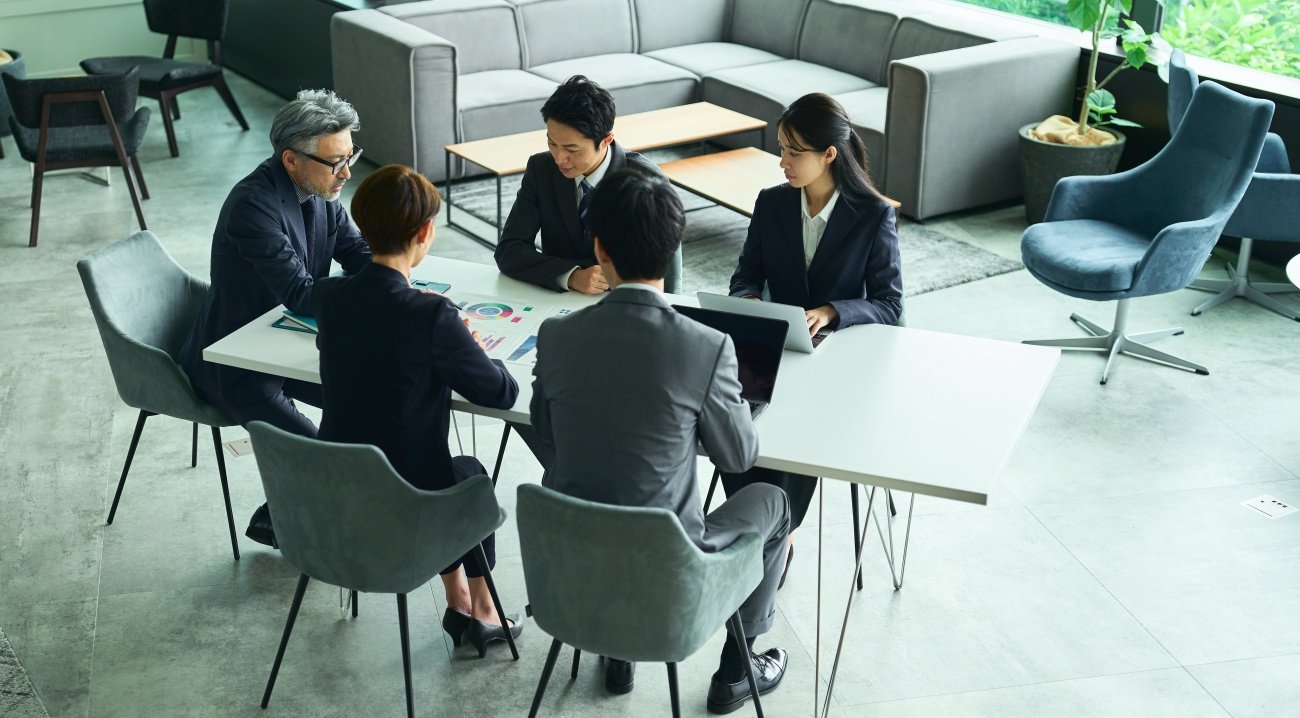 頭のいい人は会議で「結論」から話さない。では、デキる人の“話し方”とは？