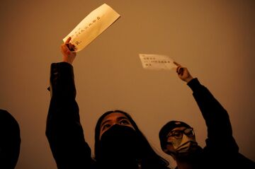 中国の抗議デモ、背後に若者の経済不安