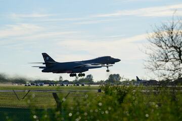 米、英基地からB-1爆撃機を全て撤収 テロ計画疑いで