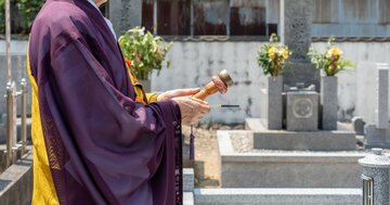 「先祖代々の墓地には入りたくない」亡父の願いで“墓じまい”した50代男性。「ホッと一息」のはずが、心底後悔した理由