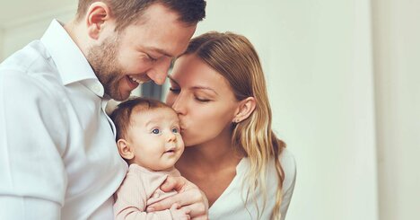 鳩はオスも授乳するのに、人間のオスはなぜ授乳しないのか？