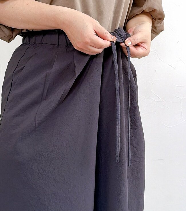 「ほんと、涼しい！」無印良品の“風を通すワイドパンツ”サラッとして気持ちいい！「着丈も丁度いい」「酷暑日に活躍すること間違いなし」